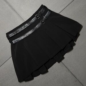 Brand new WINDSOR Black Pleated Skirt with Leather Accents